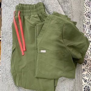 Figs Olive Green Women's Top and Pants Set